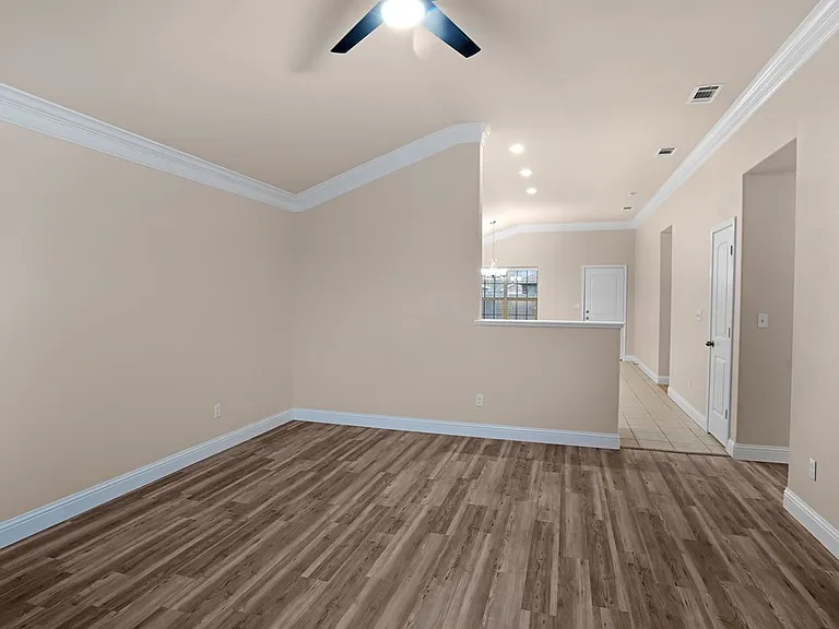 908 Purdue St — Photo 3