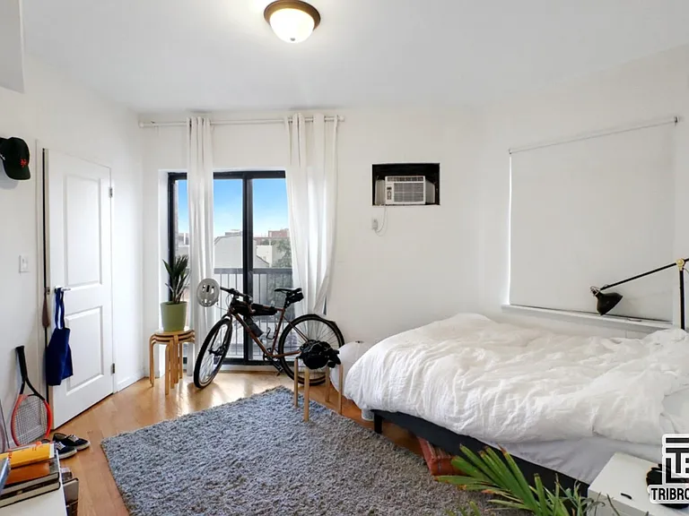 421 Smith St #3R — Photo 6