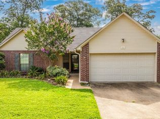 33 Redleaf Cir, Little Rock, AR 72210
