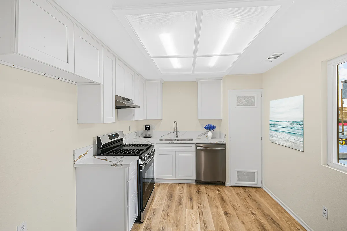 Building Photo - 1005 E Avenue R #11