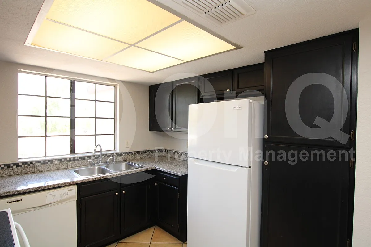 2 bed, 2.0 bath, 1055 sqft, $1,599 — Photo 3