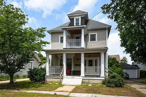 220 E Randall Ave Photo 1