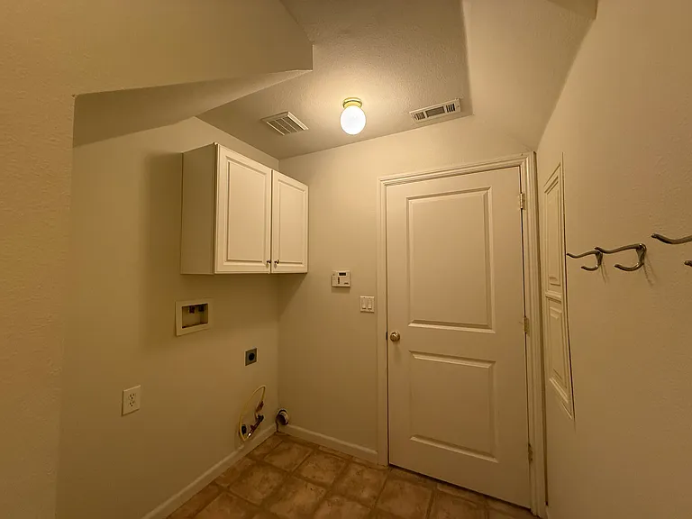 Laundry room with Hookups