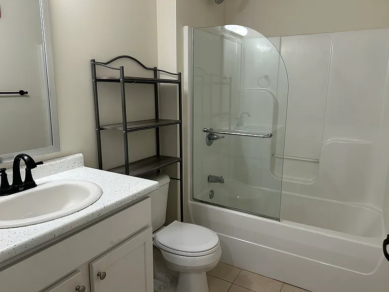912 N Central St #105 — Photo 4