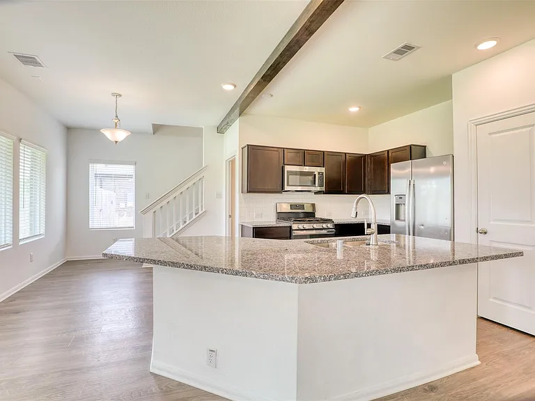 407 Magnolia St — Photo 5