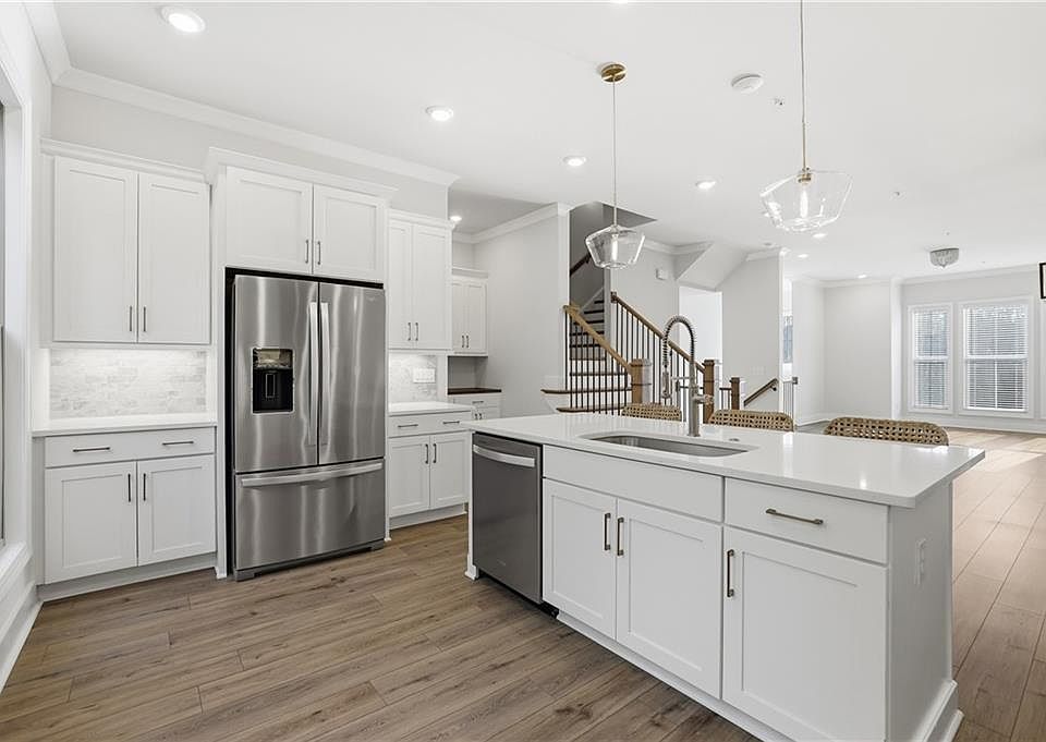 1st image of 419 Bishop Ln #22