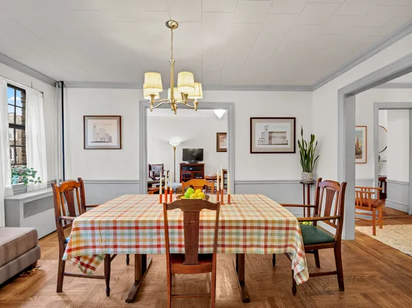 116 Pinehurst Avenue image 3 of 15