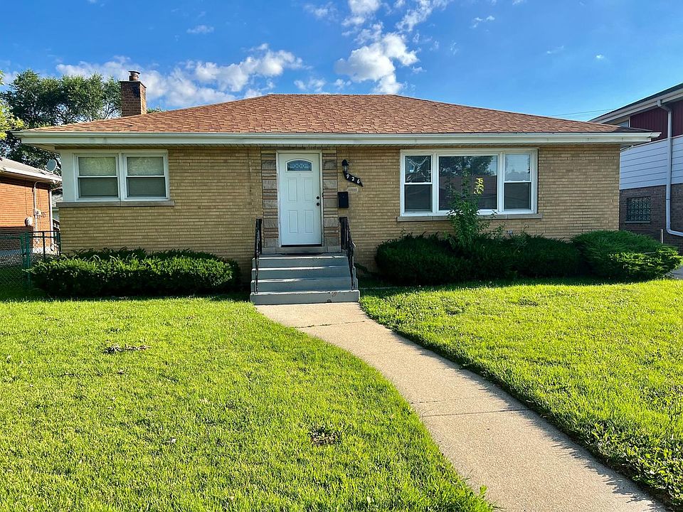 1st image of 926 E 162nd Pl