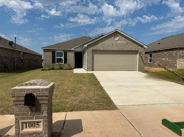 1005 NE 3rd St, Perkins, OK 74059