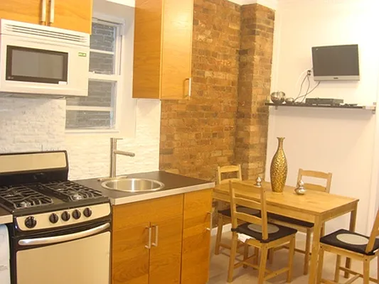 Rented by KVNY Soho | media 12