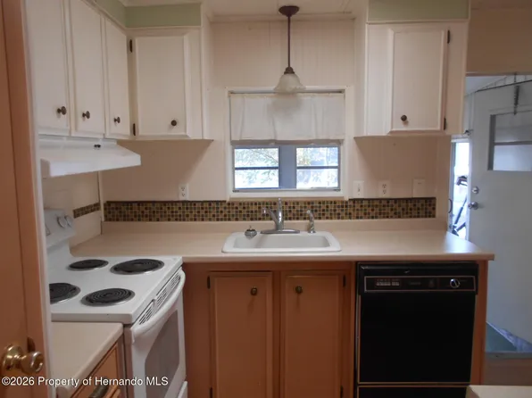 14211 Edmonds St, Brooksville, FL 34613