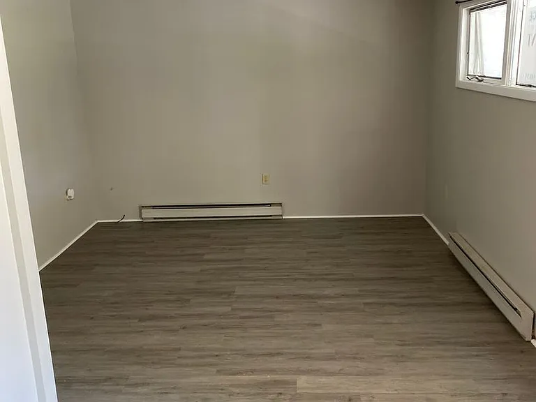 806 Crown Ave — Photo 1