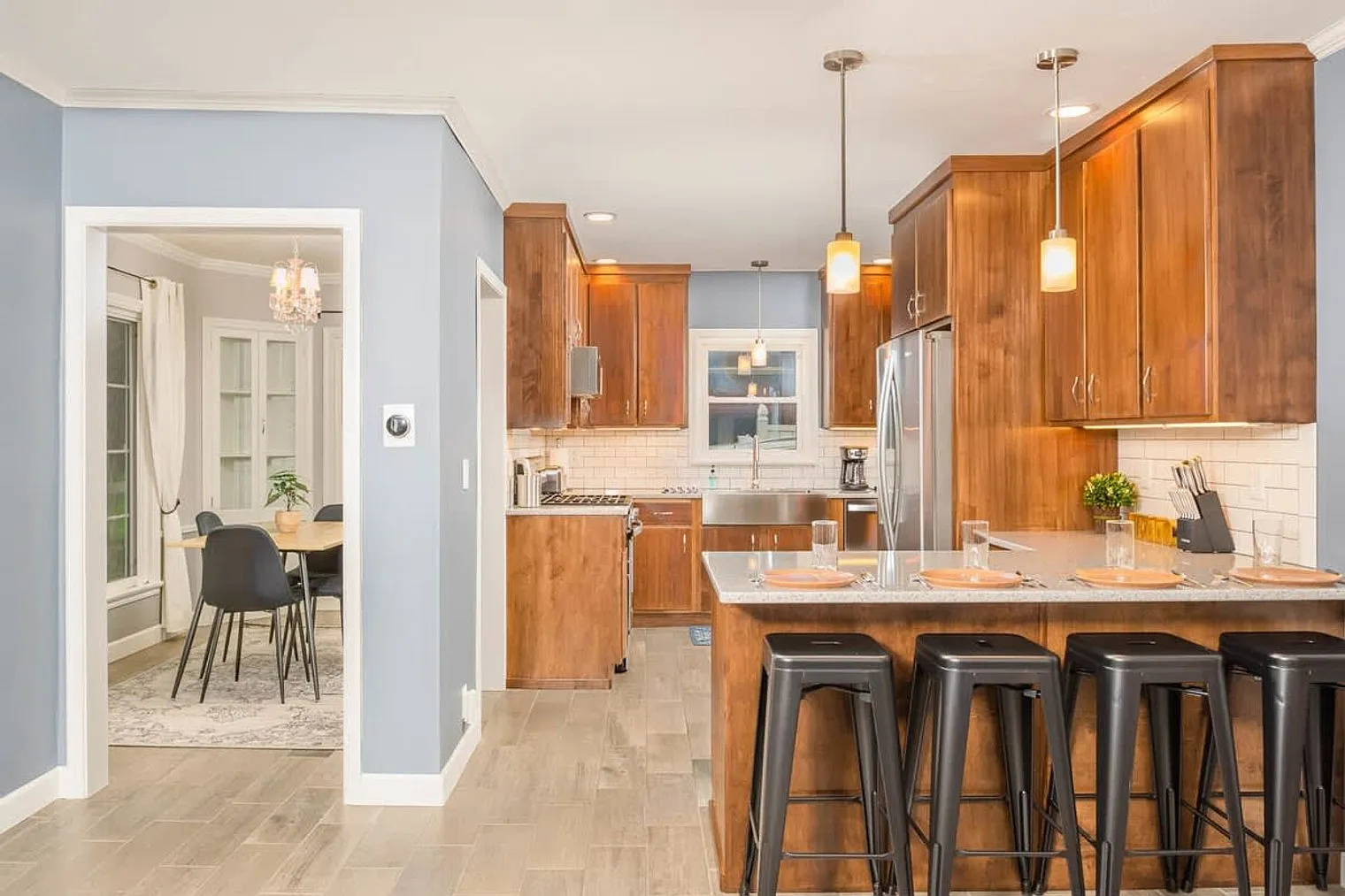 2 bed, 1.0 bath, 1022 sqft, $6,696 — Photo 4