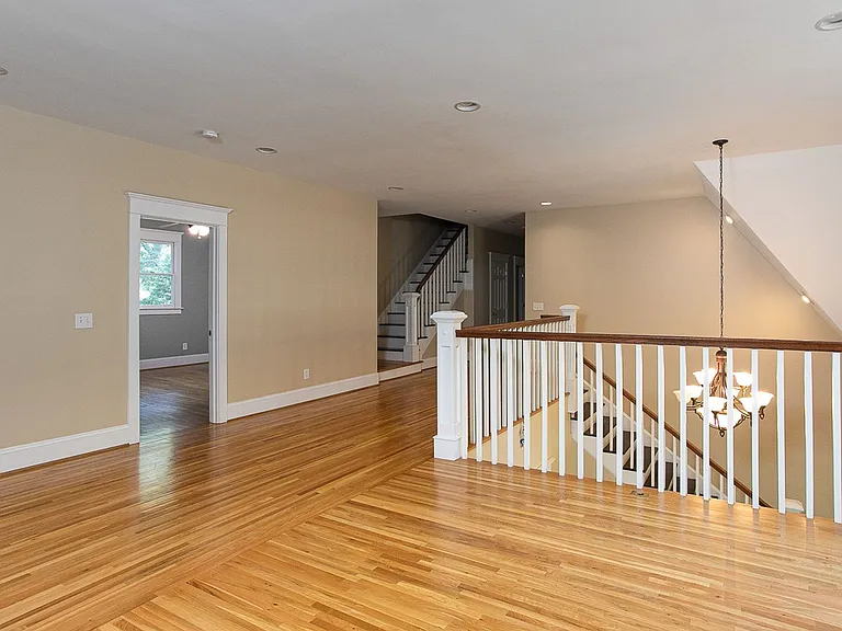 81103 Alexander — Photo 15