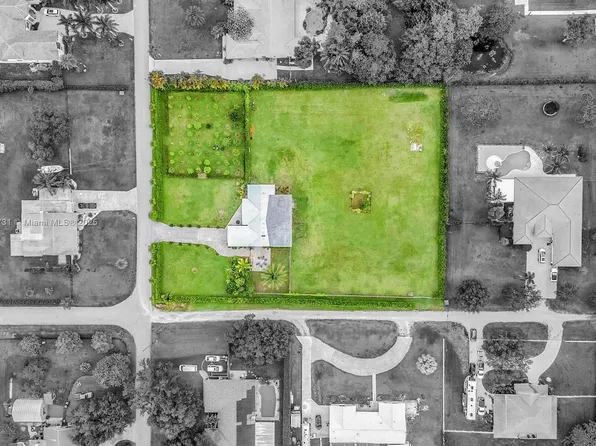 13711 SW 29th St, Davie, FL 33330