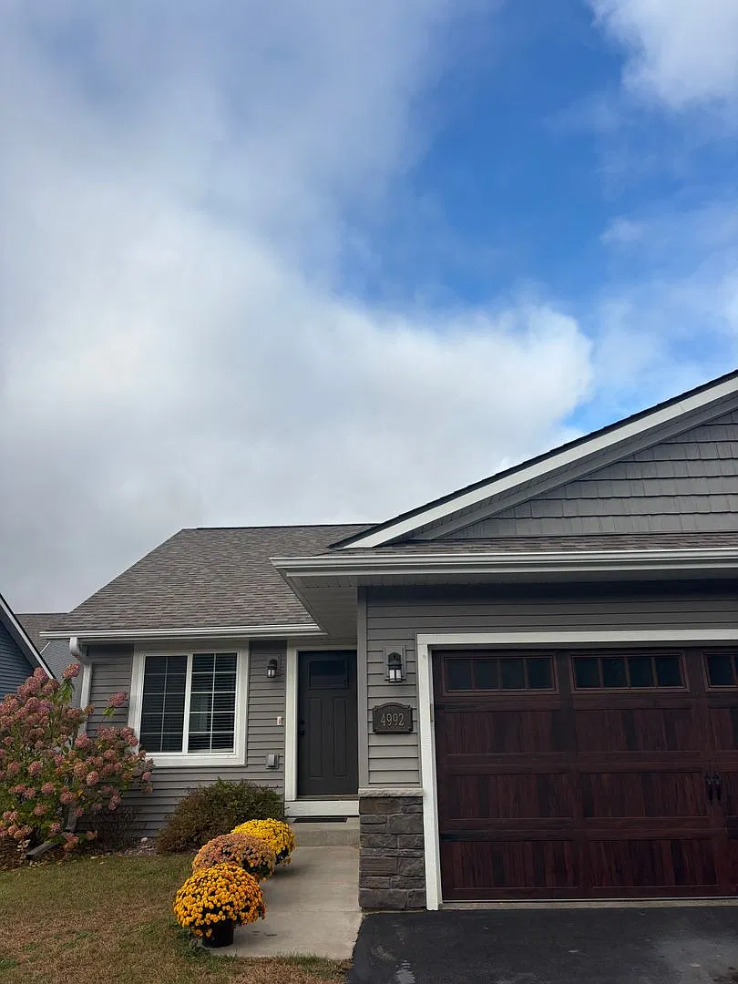4992 Waylon St — Photo 2