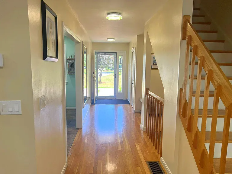 143 Westview Dr — Photo 3