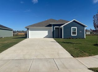 1000 Hudson St, Prairie Grove, AR 72753