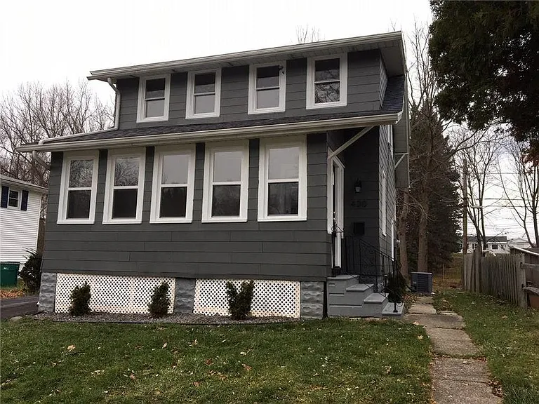 430 Lake Shore Boulevard Ext — Photo 1