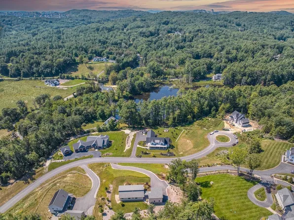 11 Wheeler Farm Road, Bedford, NH 03110