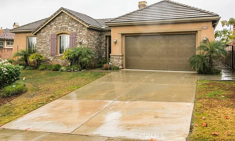 8245 Soft Winds Dr — Photo 1