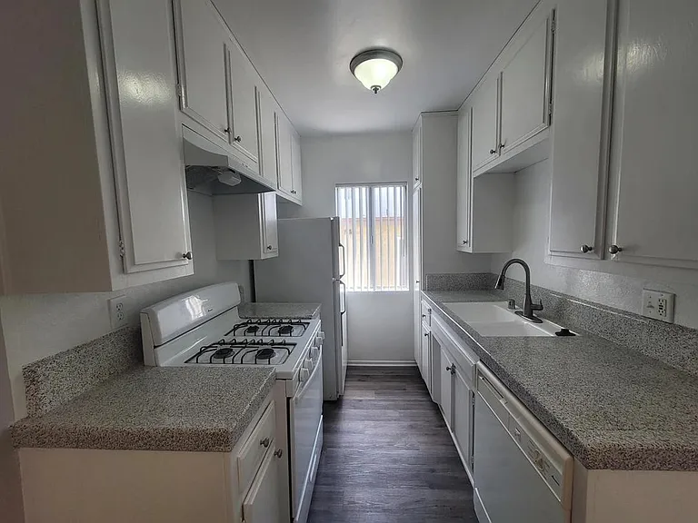 3731 S Canfield Ave #5 — Photo 2