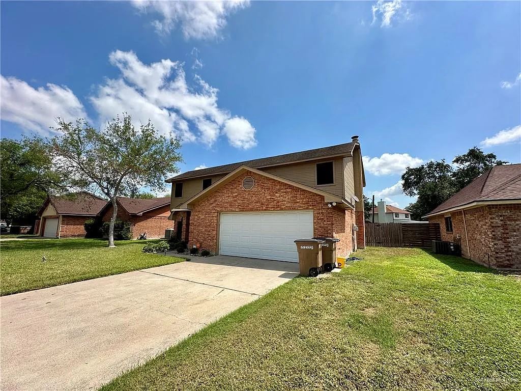 4 bed, 2.5 bath, 2299 sqft, $2,300 — Photo 3