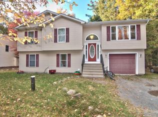 3167 Wilderness Rd, Pocono Summit, PA 18346