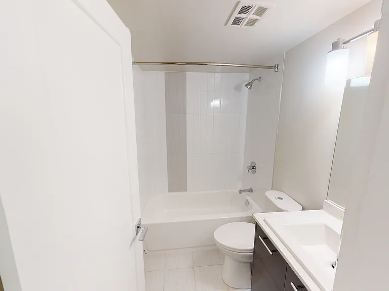 2040 York Ave #105 — Photo 8