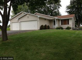 1414 Applegate Ln, Shakopee, MN 55379