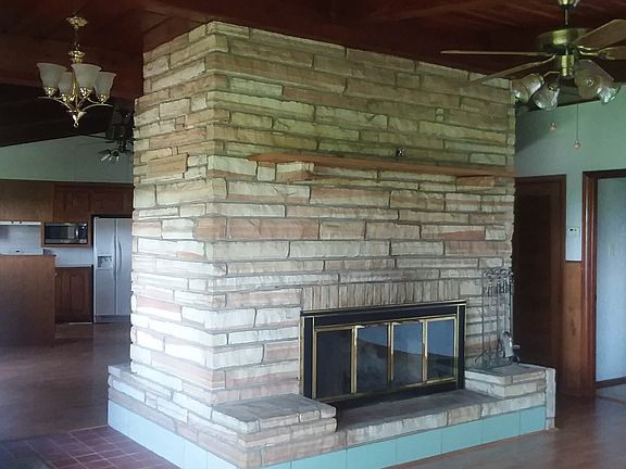 Living room 21 x 16 ft