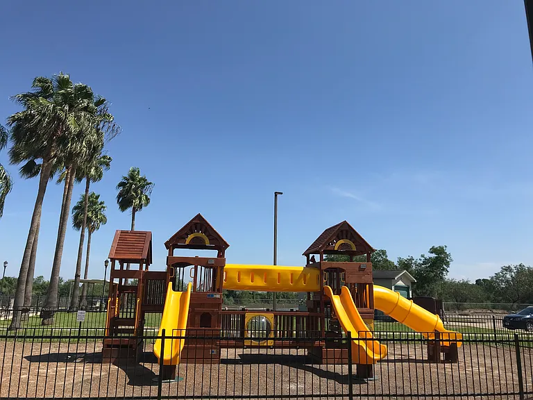 La Herencia Apartments — Photo 6