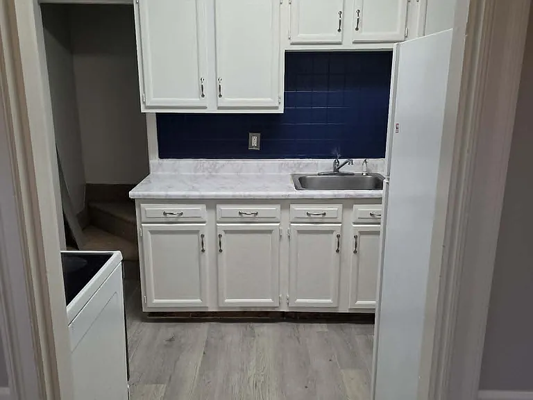 328 Hanover Ct — Photo 9