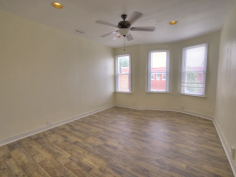 2540 Greenmount Ave — Photo 8