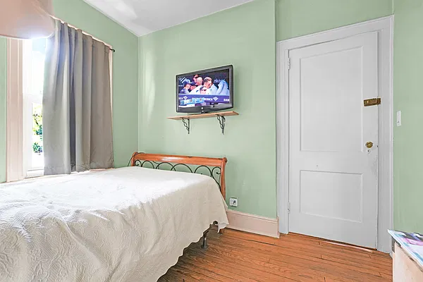 Sold by Mitra Hakimi Realty Group, LLC | media 26