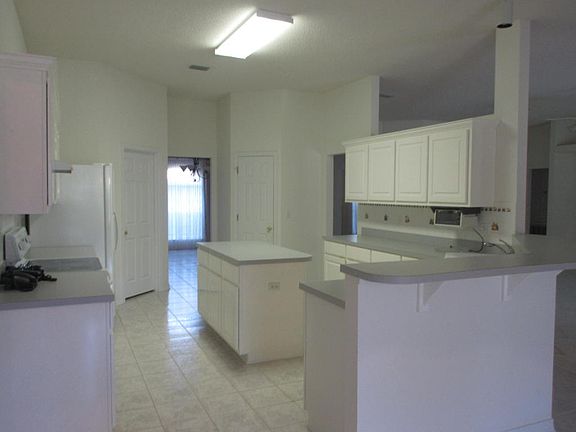 4th image of 7213 Brinkley St