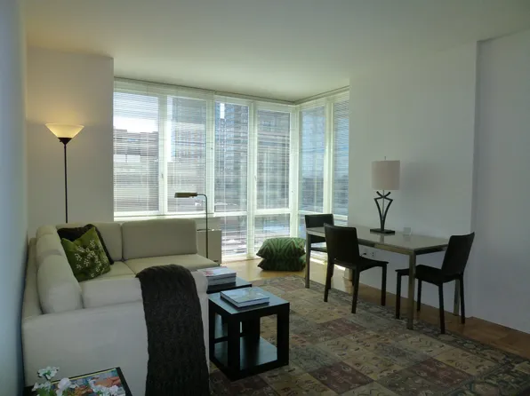 1510 Lexington Avenue image 1 of 14