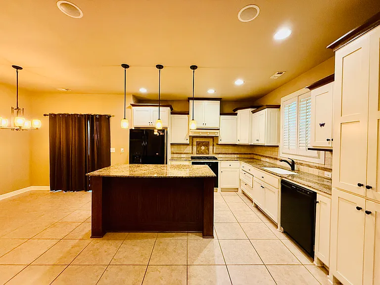 2590 E Carnation Ct — Photo 6