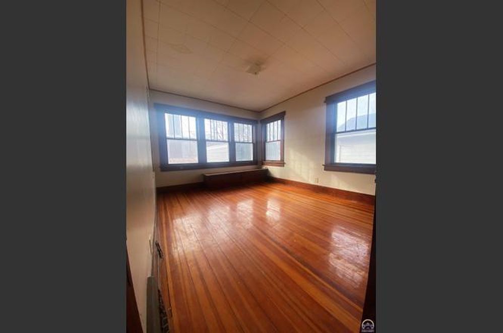513 Niagara St, Burlington, KS - View 3