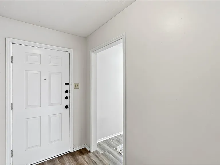 2523 Longmire Dr — Photo 4