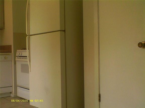4th image of 2716 Victoria Dr