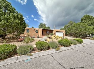 132 La Placita Cir, Santa Fe, NM 87505