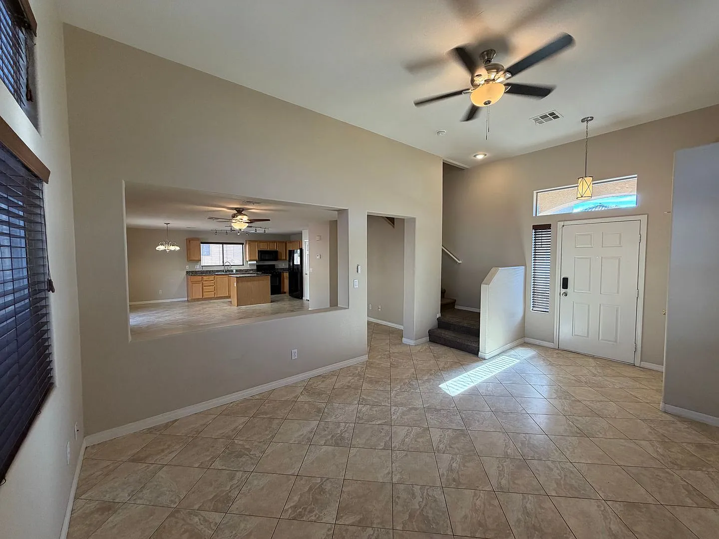 Spacious home in Centennial Hills — Photo 4
