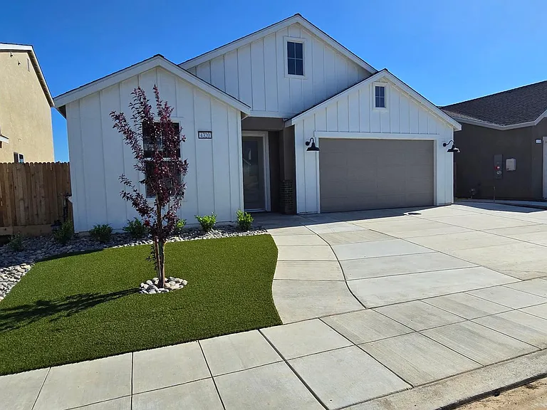 Low-maintenance front yard
