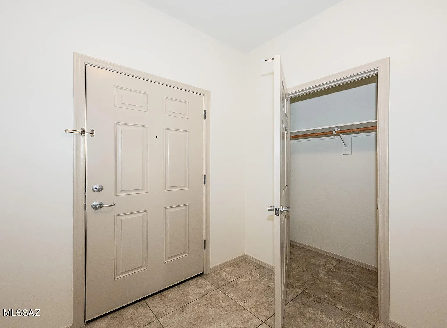 3 bed, 2.0 bath, 1954 sqft, $1,995 — Photo 4