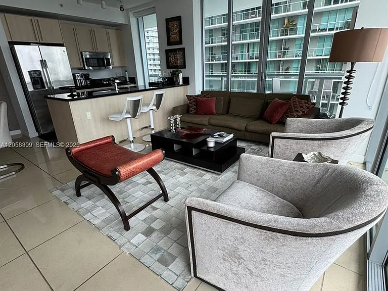 1111 SW 1st Ave #1414 — Photo 5
