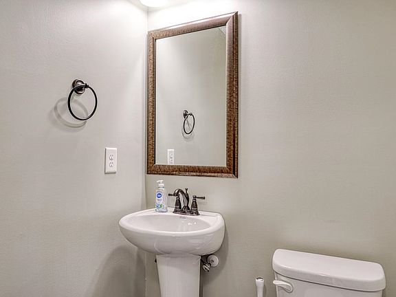 5th image of 1118 Mason Hill Way