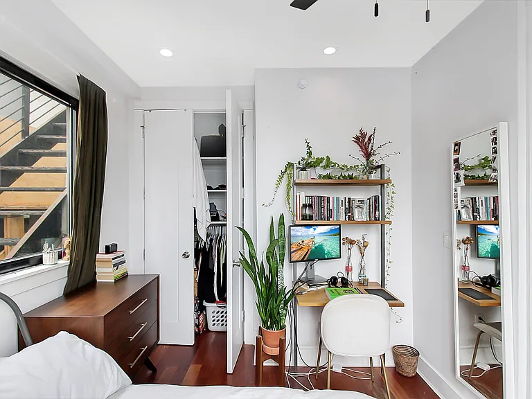 315 Franklin Ave #4F — Photo 11