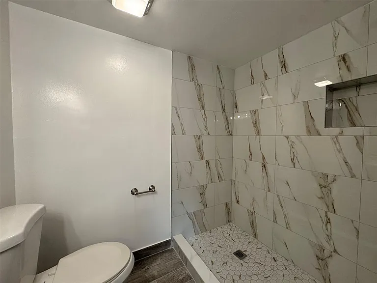 606 Gardens Dr — Photo 16