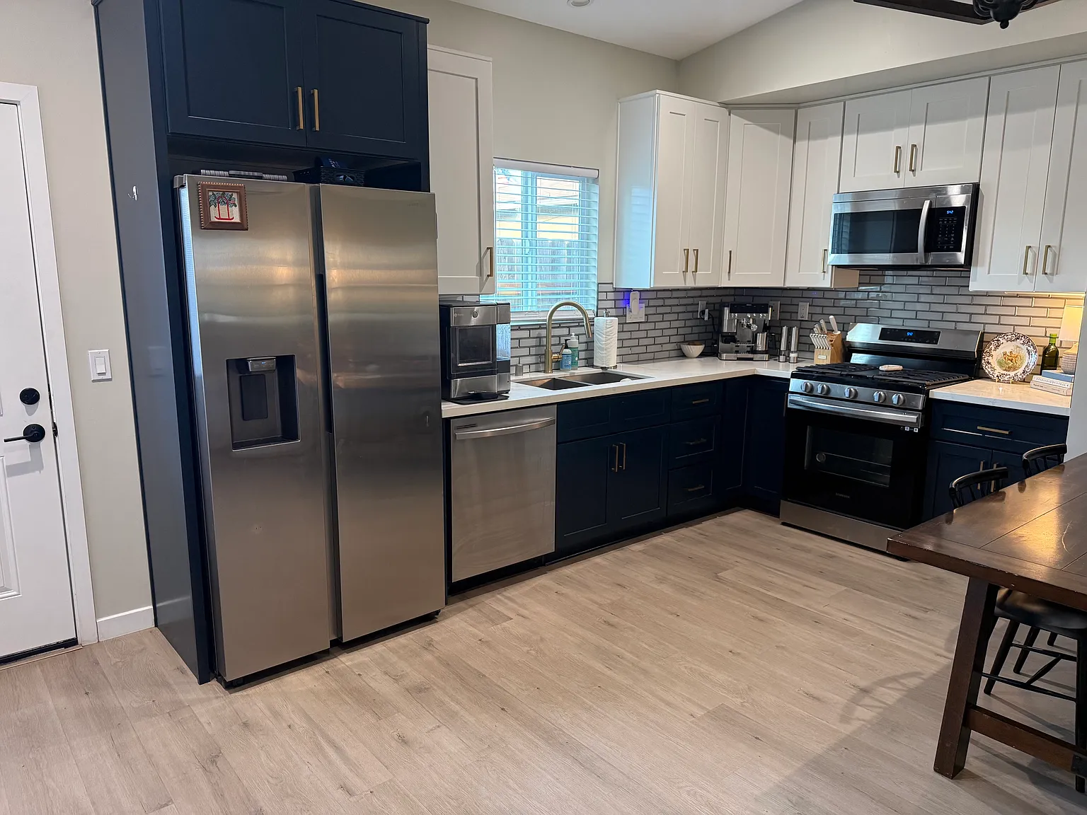 3 bed, 1200 sqft, $3,795 — Photo 2